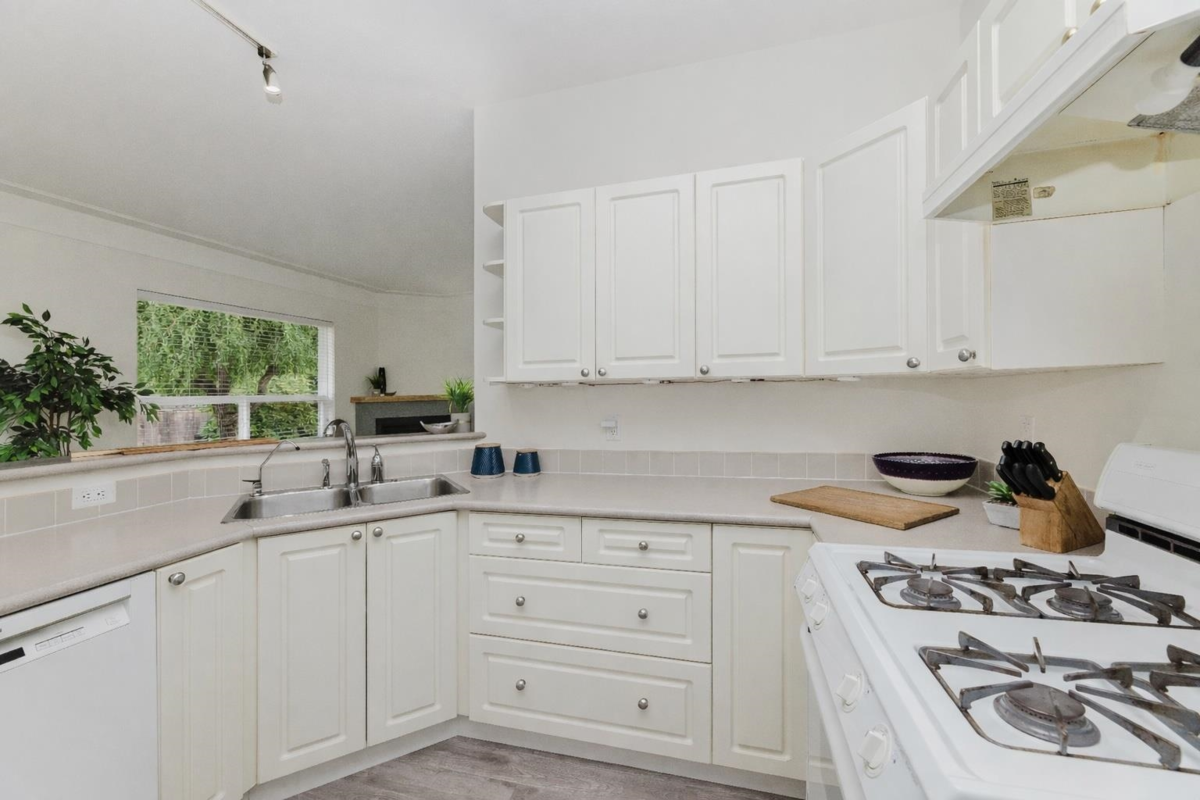 Walk-In Closet Photo of 6307 Homestead Avenue, Sechelt, BC