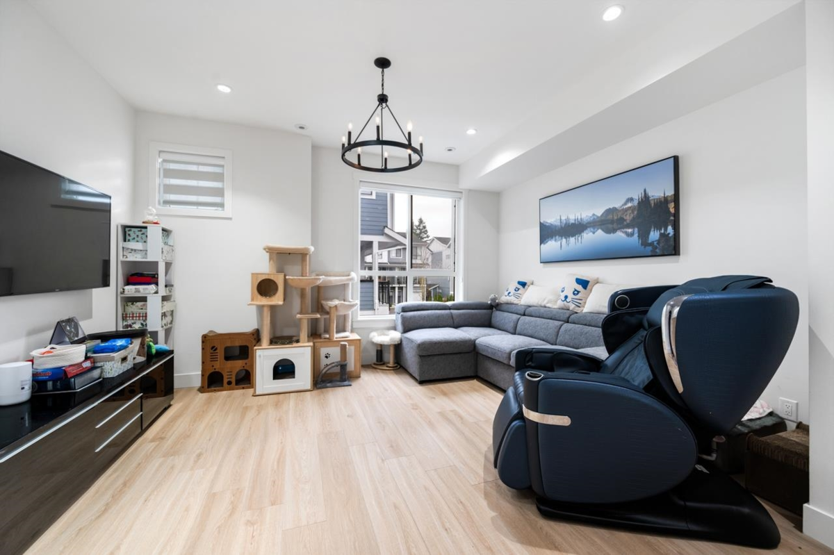 Kitchen Island Photo of 56 11556 72a Avenue, Delta, BC