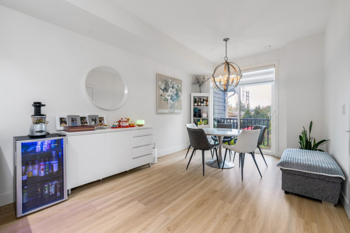 Living Room Photo of 56 11556 72a Avenue, Delta, BC