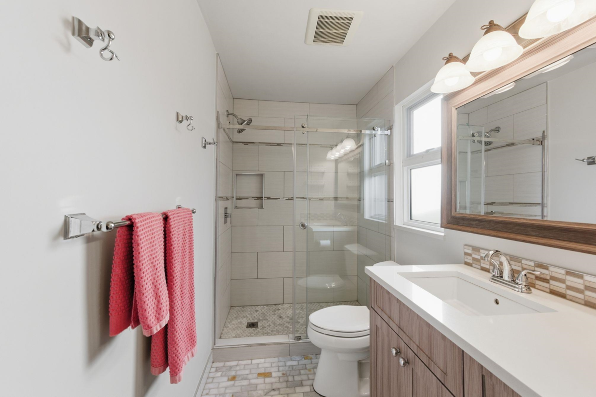 Hallway Photo of 6853 Chalet Court, Delta, BC