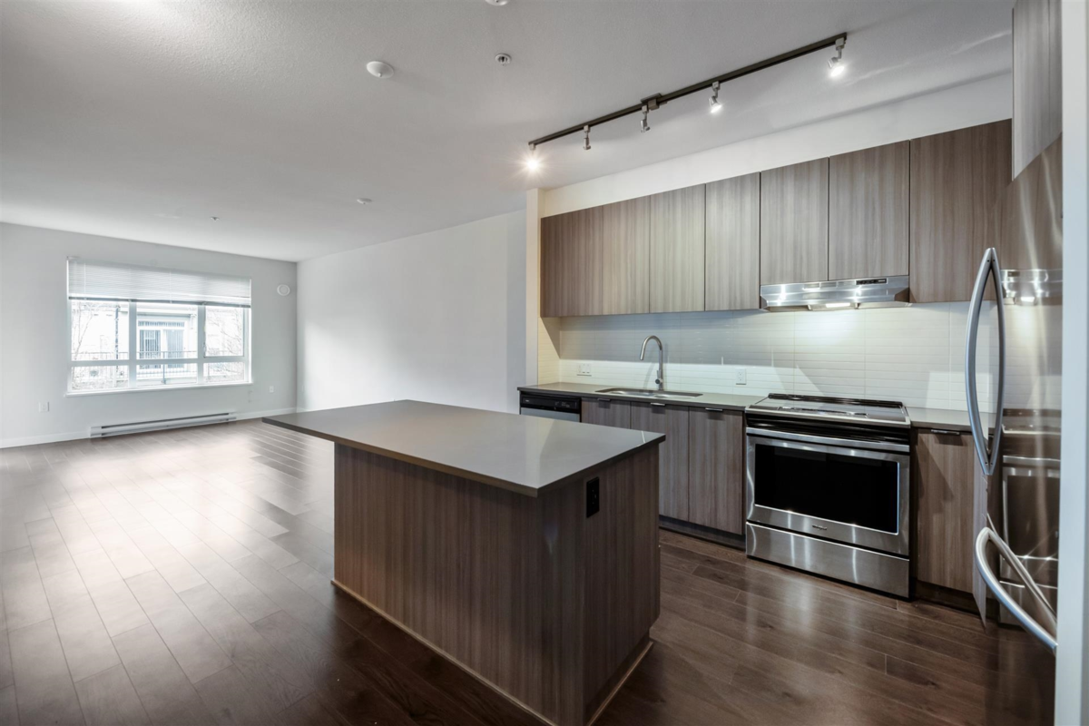 Kitchen Island Photo of 211 31158 Westridge Place, Abbotsford, BC