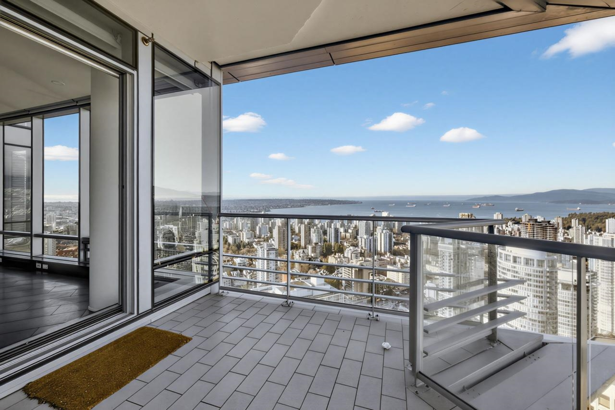 Laundry Room Photo of 4401 1128 W Georgia Street, Vancouver, BC