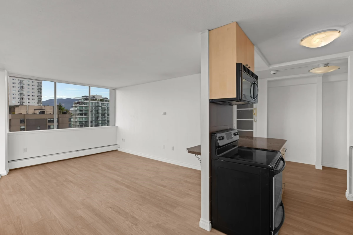 Walk-In Closet Photo of 1701 1251 Cardero Street, Vancouver, BC