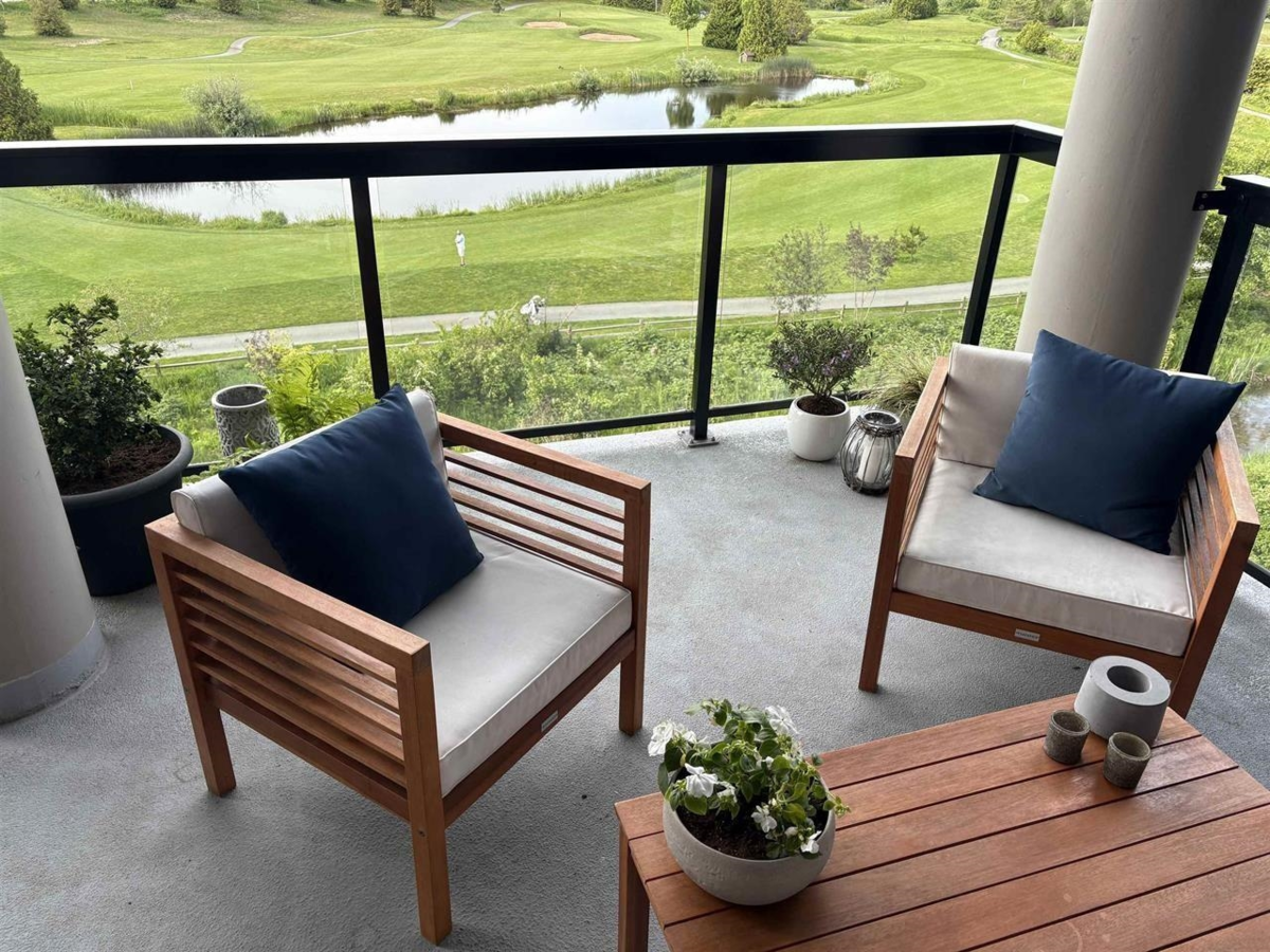 Entry Foyer Photo of 410 5011 Springs Boulevard, Delta, BC