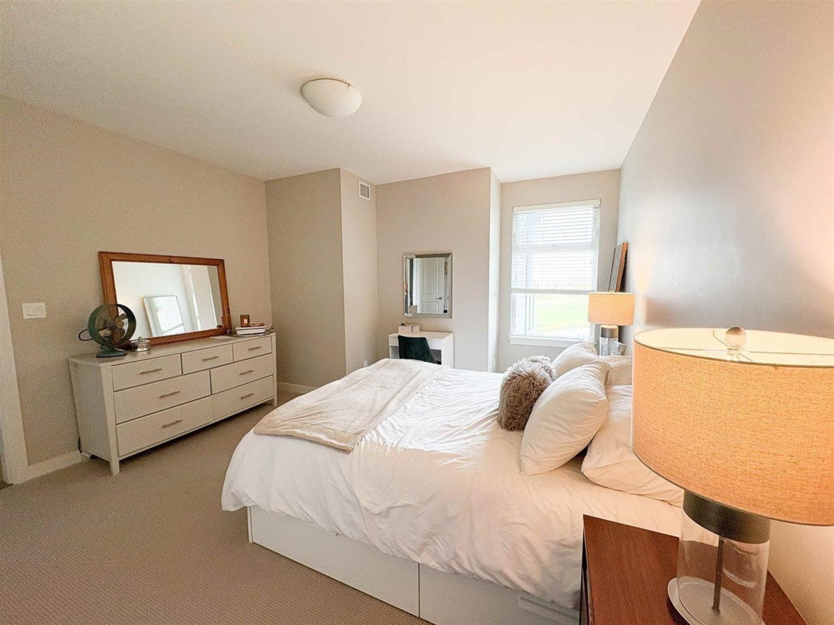 Primary Bathroom Photo of 410 5011 Springs Boulevard, Delta, BC