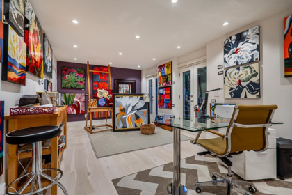 Entry Foyer Photo of 955 20th Street, West Vancouver, BC