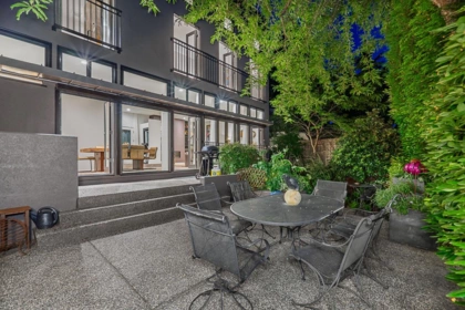 Front exterior of 955 20th Street, West Vancouver, BC