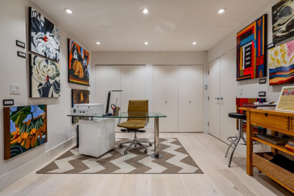 Hallway Photo of 955 20th Street, West Vancouver, BC