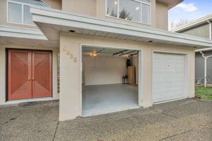 Entry Foyer Photo of 6998 Fielding Court, Burnaby, BC