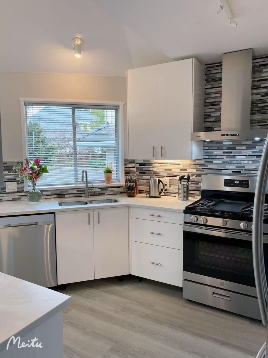 Kitchen Island Photo of 1658 Golf Club Drive, Delta, BC