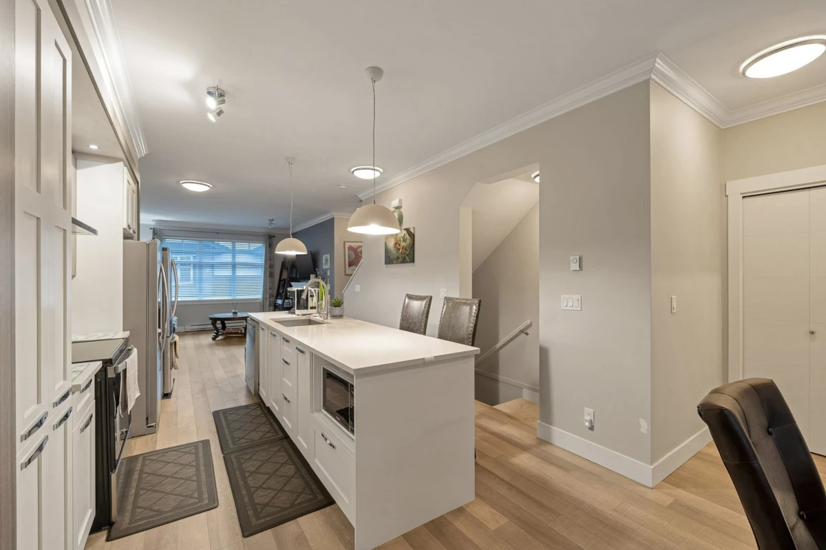 Kitchen Island Photo of 81 6350 142 Street, Surrey, BC