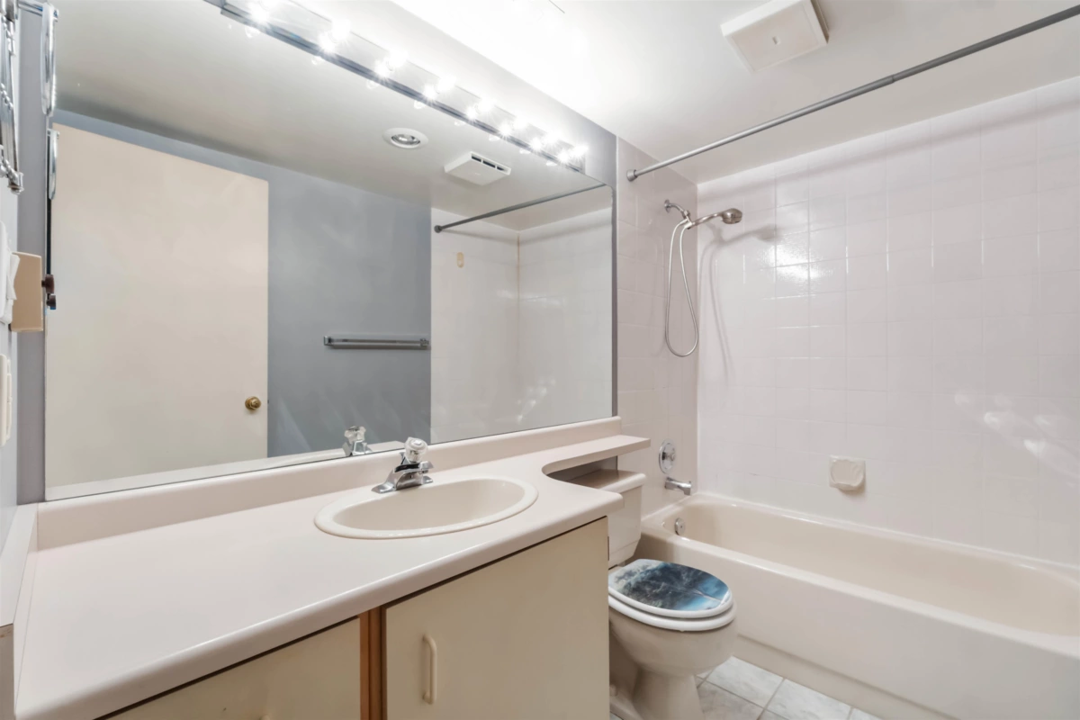 Bedroom 4 Photo of 203 22222 119 Avenue, Maple Ridge, BC