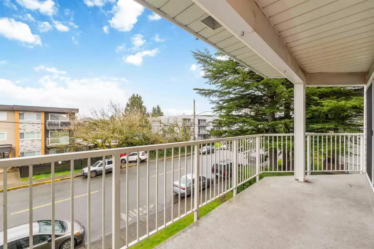 Front Yard Photo of 203 22222 119 Avenue, Maple Ridge, BC