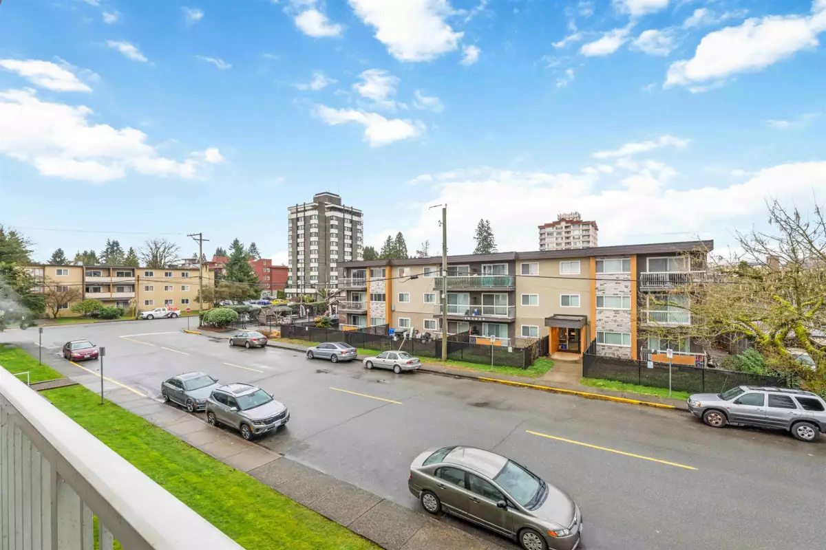 Garden / Landscaping Photo of 203 22222 119 Avenue, Maple Ridge, BC