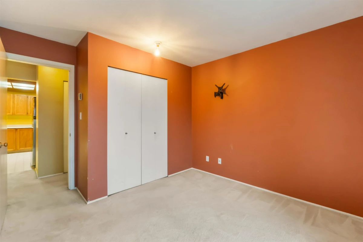 Hallway Photo of 203 22222 119 Avenue, Maple Ridge, BC