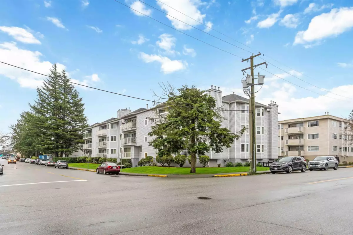 Hot Tub / Spa Photo of 203 22222 119 Avenue, Maple Ridge, BC