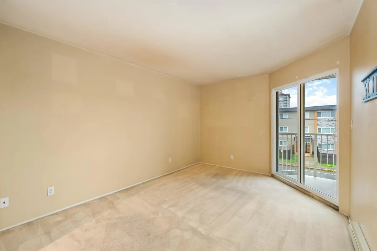 Powder Room Photo of 203 22222 119 Avenue, Maple Ridge, BC