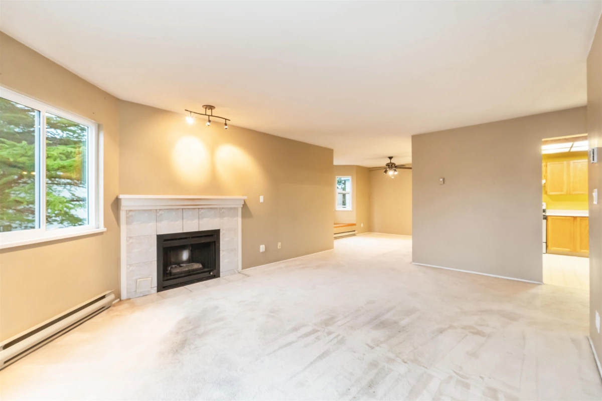 Primary Bathroom Photo of 203 22222 119 Avenue, Maple Ridge, BC