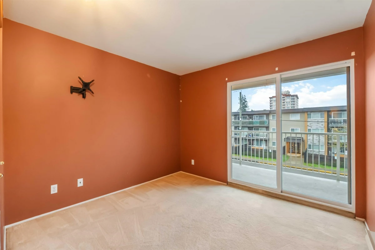 Staircase Photo of 203 22222 119 Avenue, Maple Ridge, BC