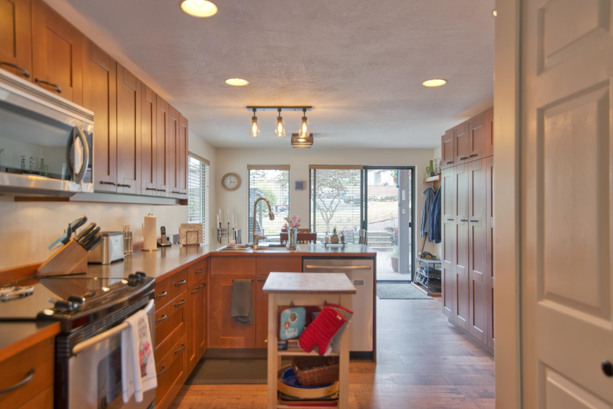 Kitchen Island Photo of 4546 Sinclair Bay Road, Garden Bay, BC
