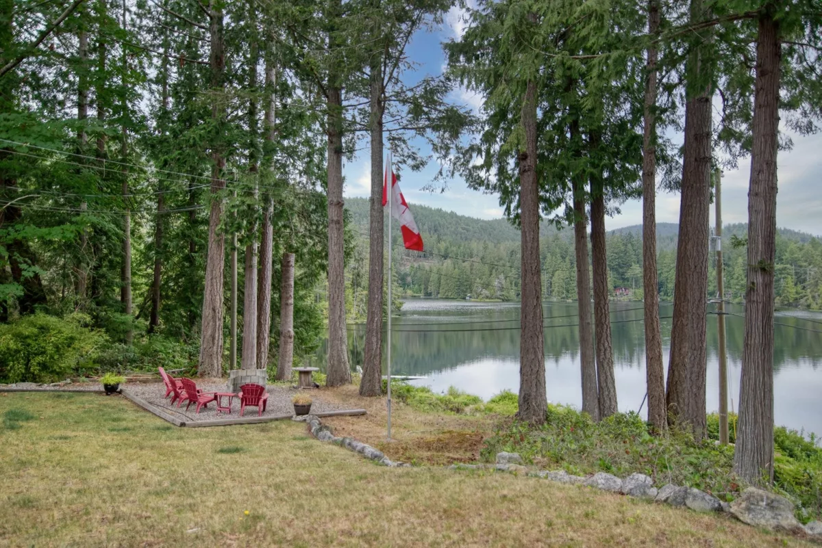 Living Room Photo of 4546 Sinclair Bay Road, Garden Bay, BC