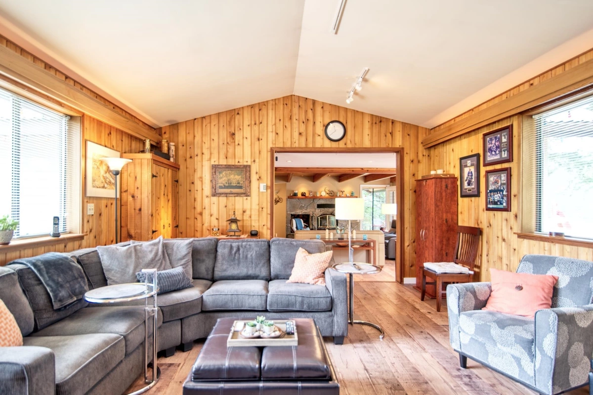 Walk-In Closet Photo of 4546 Sinclair Bay Road, Garden Bay, BC