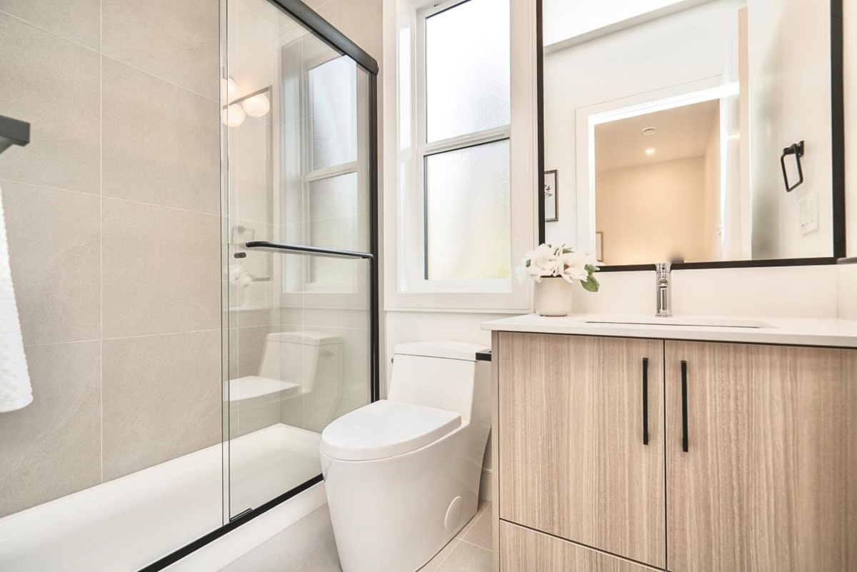 Hallway Photo of 15043 19a Avenue, Surrey, BC