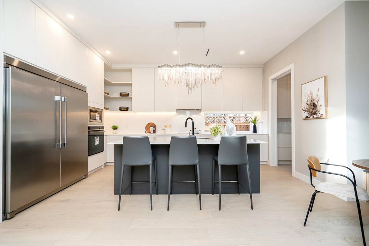 Kitchen Island Photo of 15043 19a Avenue, Surrey, BC