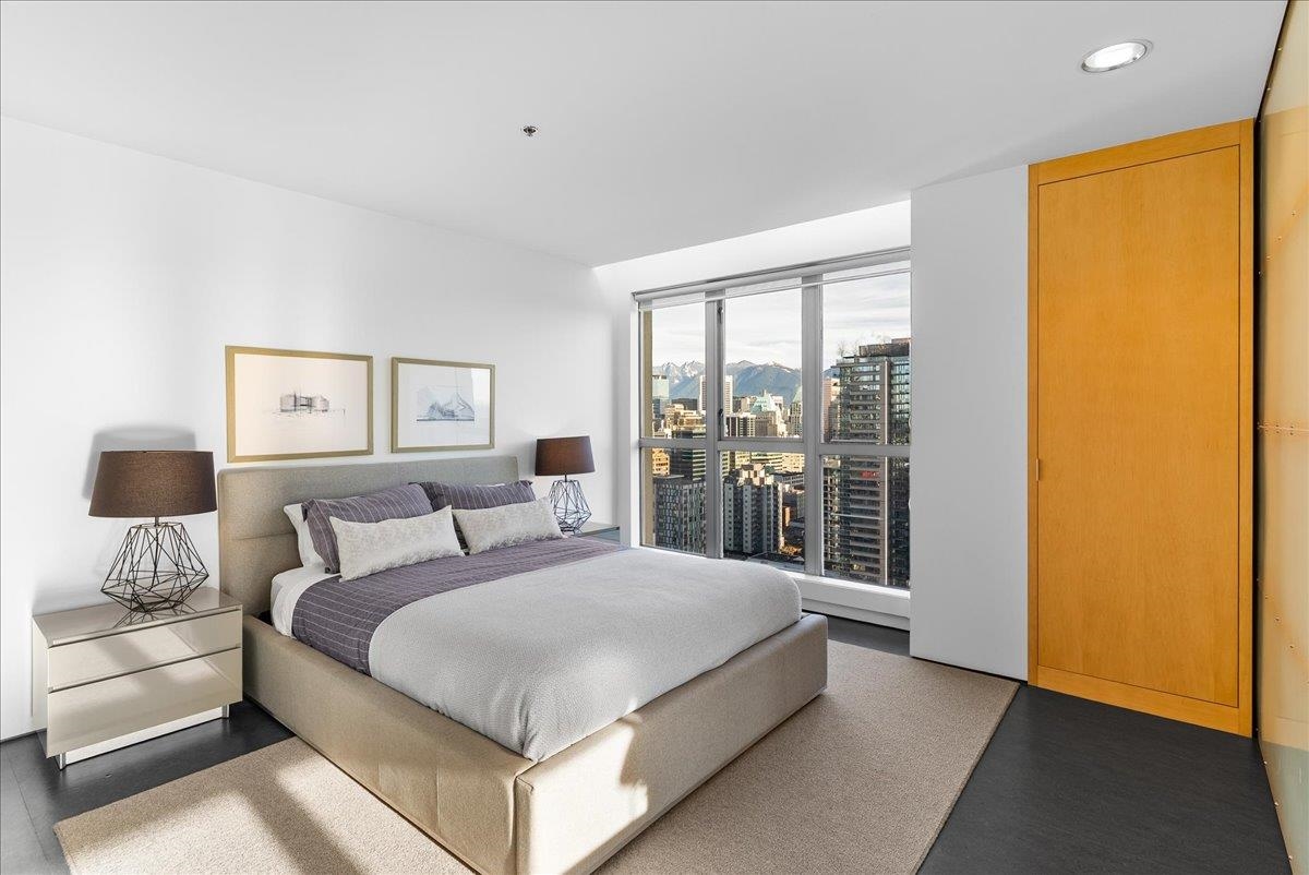 Front Yard Photo of PH 2801 1238 Richards Street, Vancouver, BC