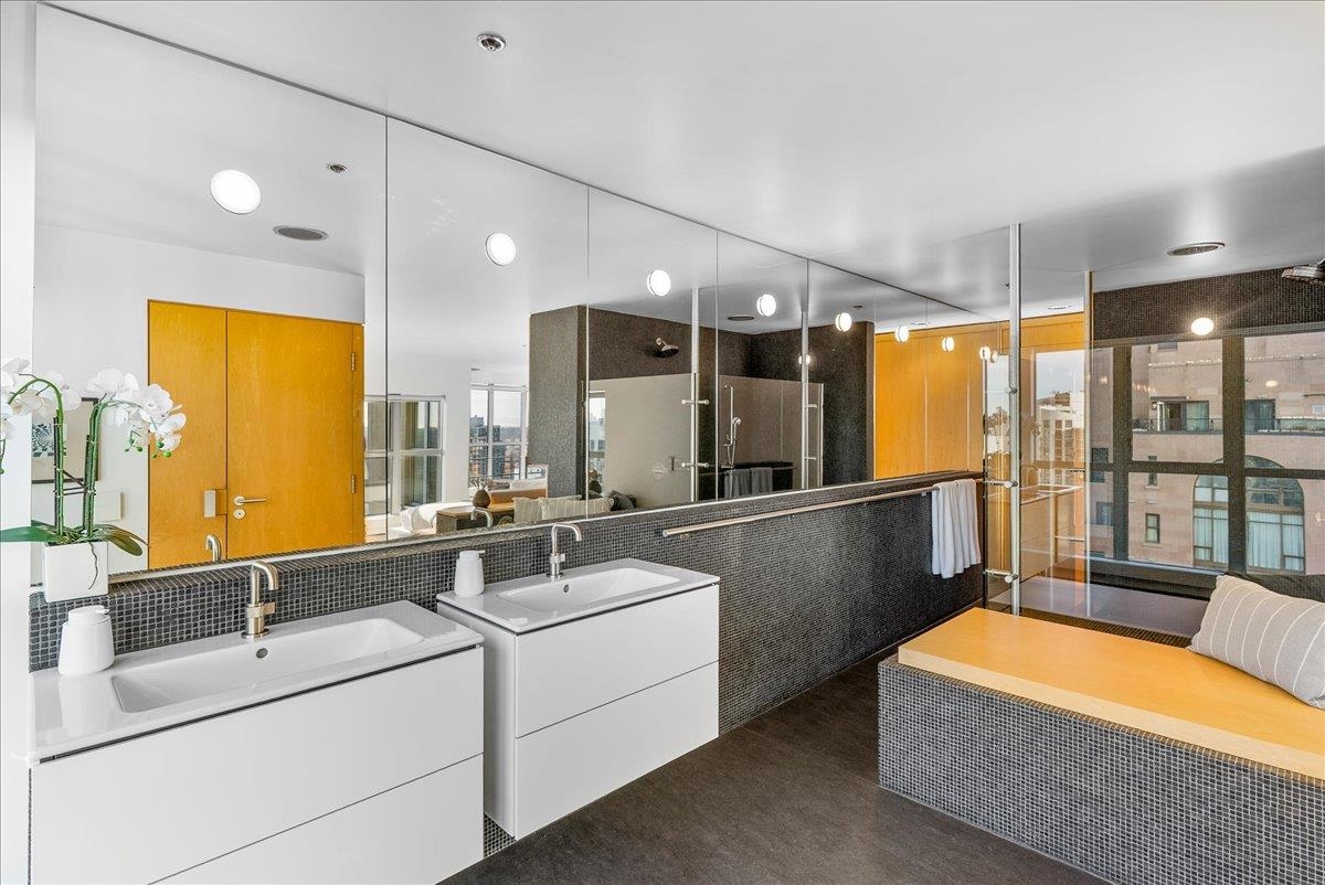 Hallway Photo of PH 2801 1238 Richards Street, Vancouver, BC