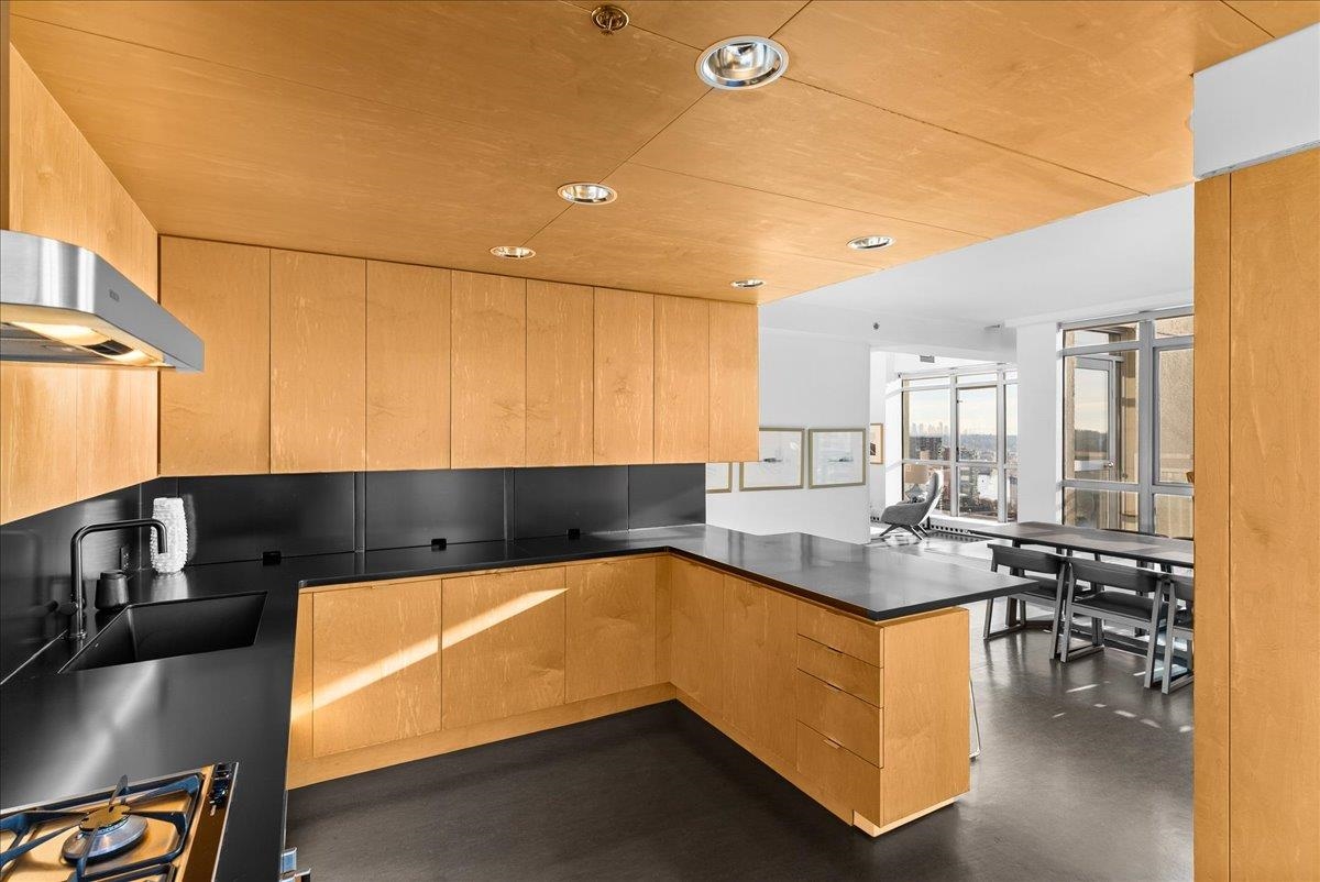 Primary Bathroom Photo of PH 2801 1238 Richards Street, Vancouver, BC