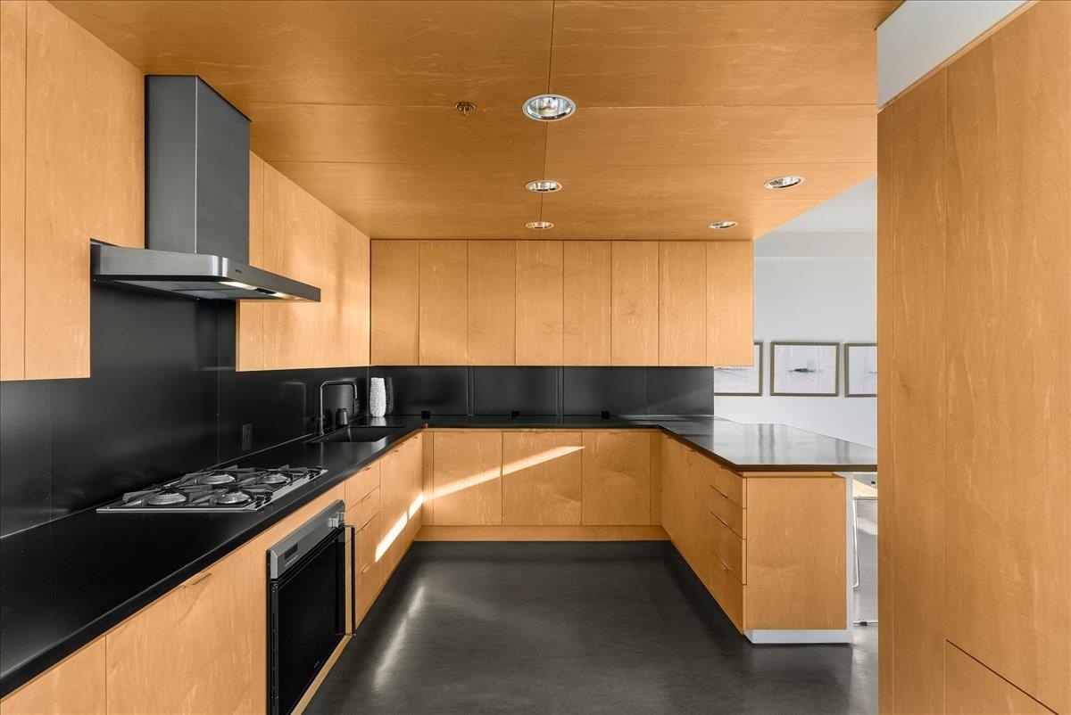 Walk-In Closet Photo of PH 2801 1238 Richards Street, Vancouver, BC