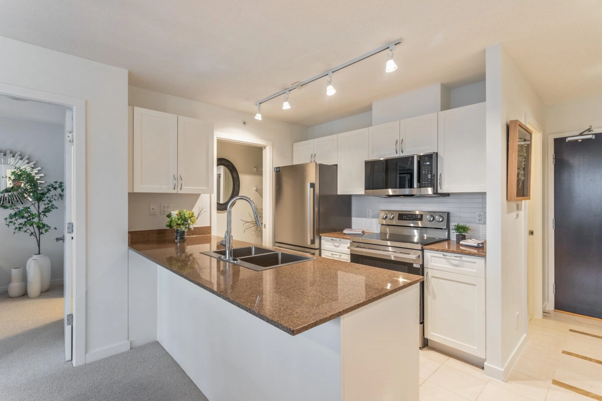 Kitchen Photo of 303 933 Hornby Street, Vancouver, BC