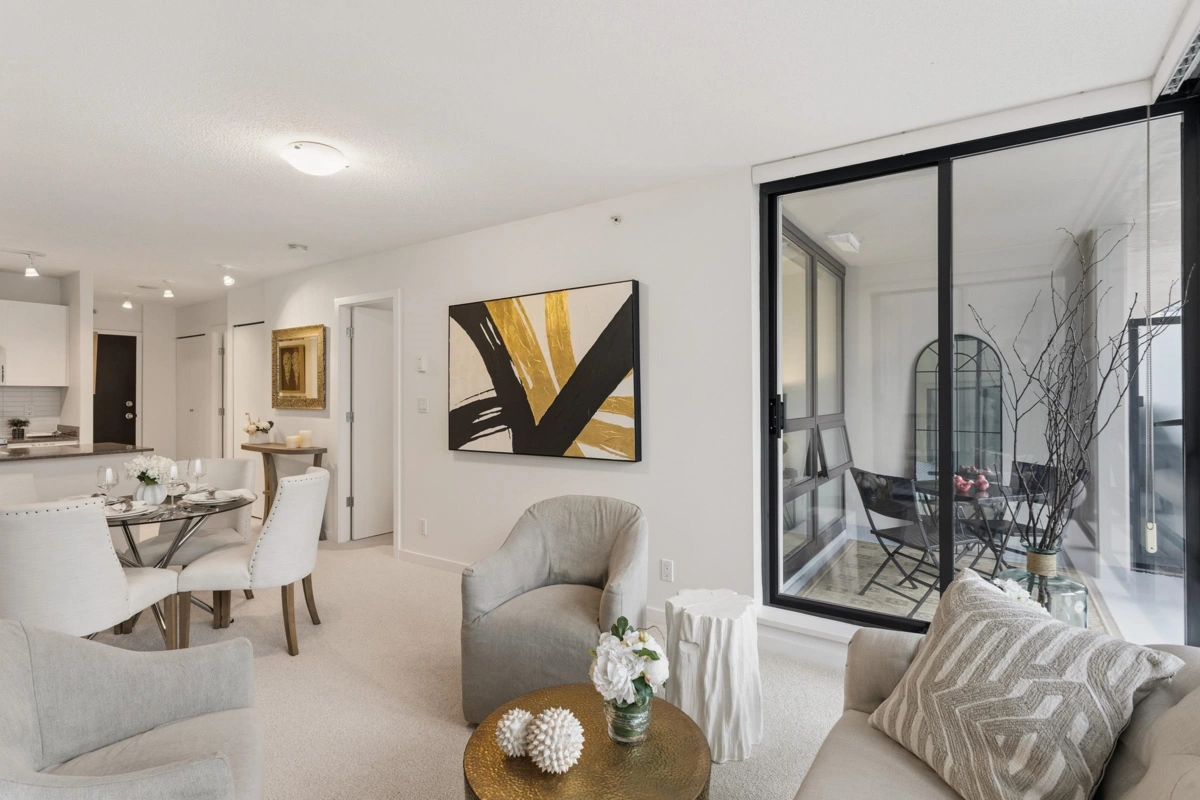 Living Room Photo of 303 933 Hornby Street, Vancouver, BC