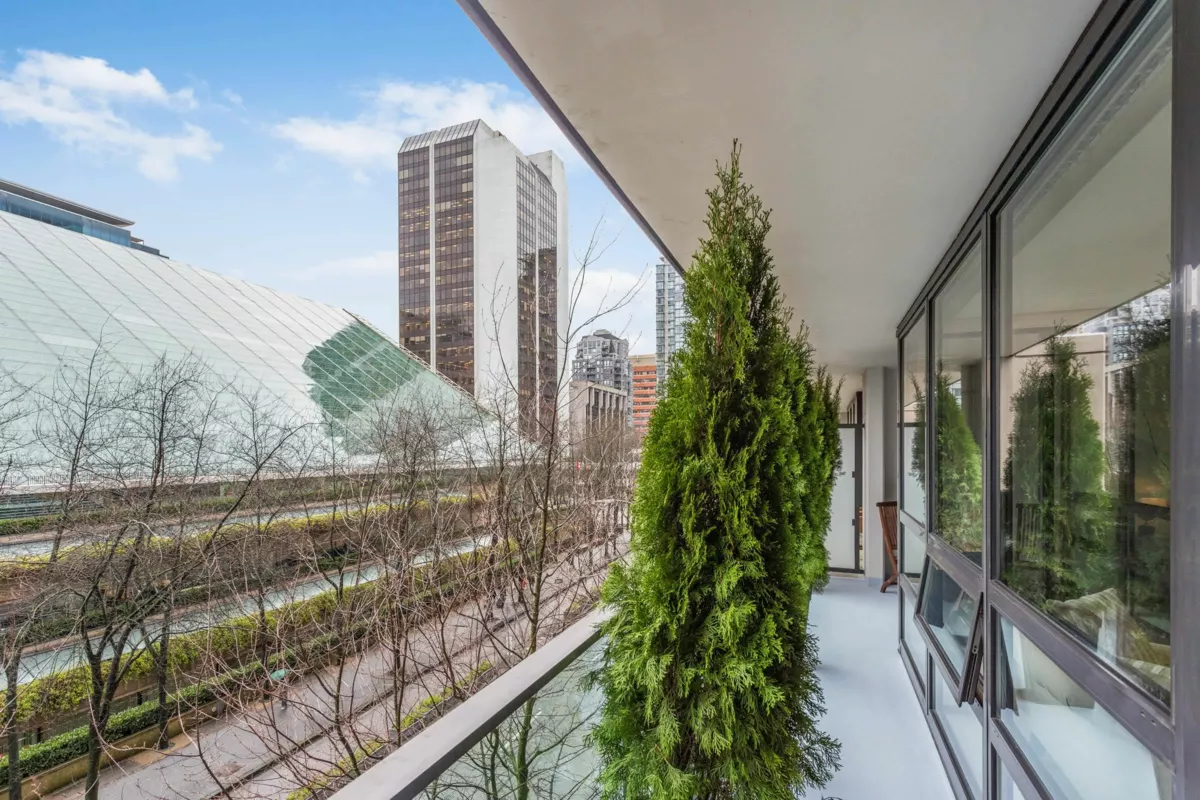 Loft / Bonus Room Photo of 303 933 Hornby Street, Vancouver, BC