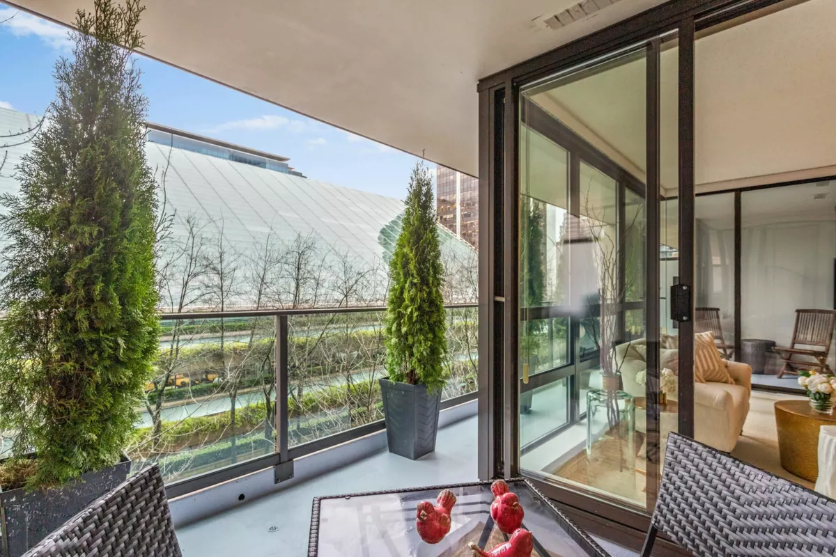 Office / Den Photo of 303 933 Hornby Street, Vancouver, BC