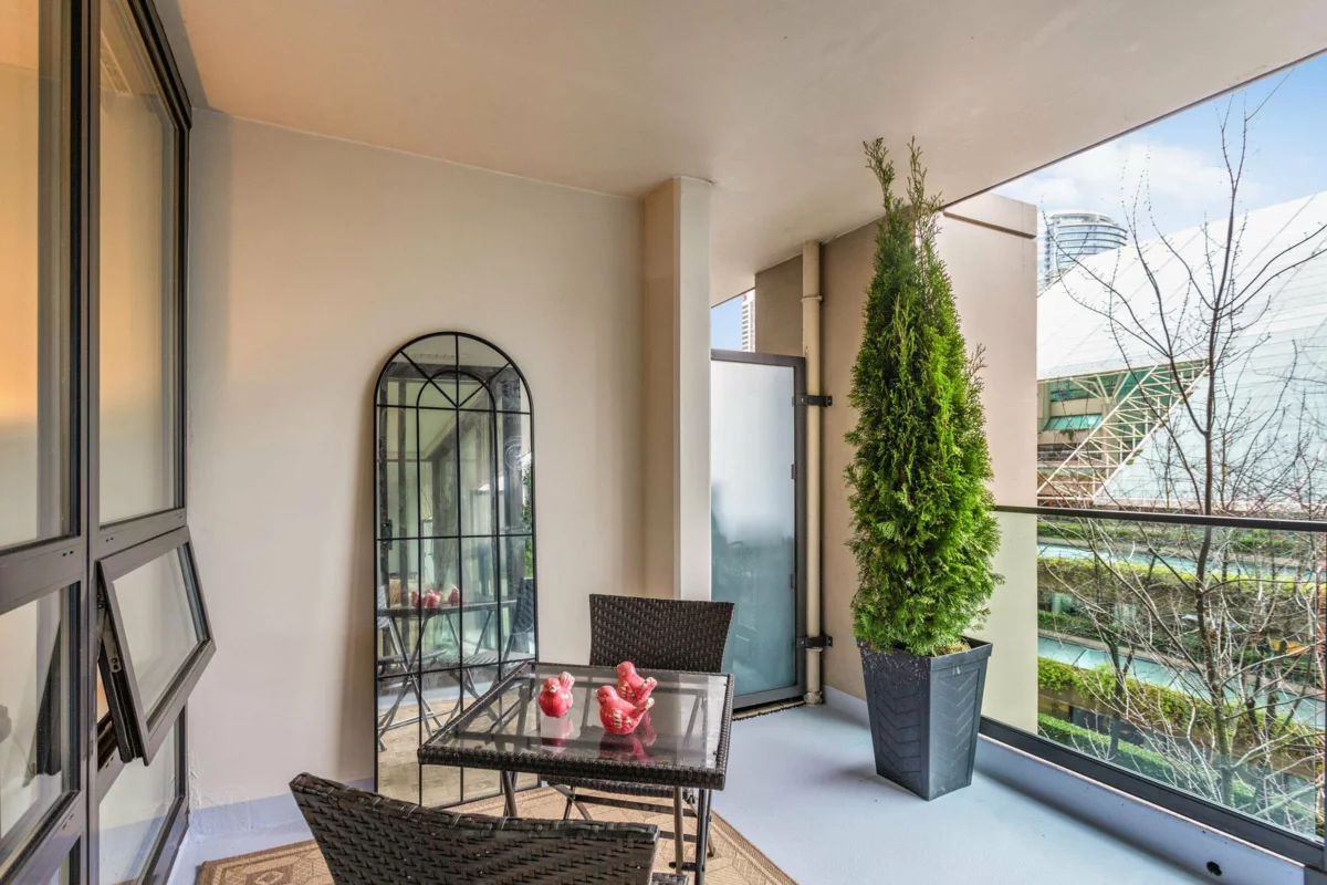 Powder Room Photo of 303 933 Hornby Street, Vancouver, BC