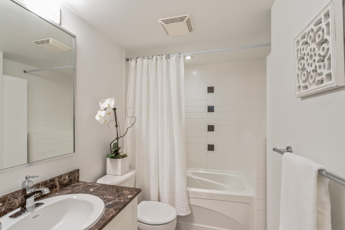 Primary Bedroom Photo of 303 933 Hornby Street, Vancouver, BC