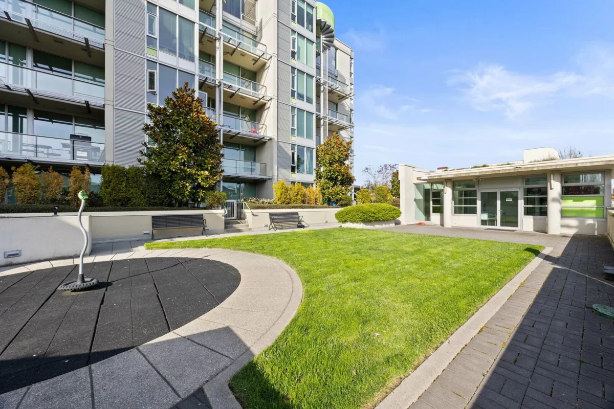 Entry Foyer Photo of 308 2528 Maple Street, Vancouver, BC