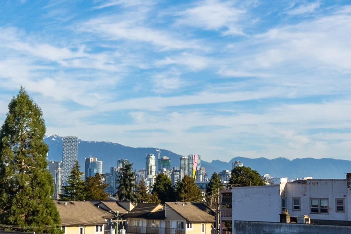 Walk-In Closet Photo of 308 2528 Maple Street, Vancouver, BC