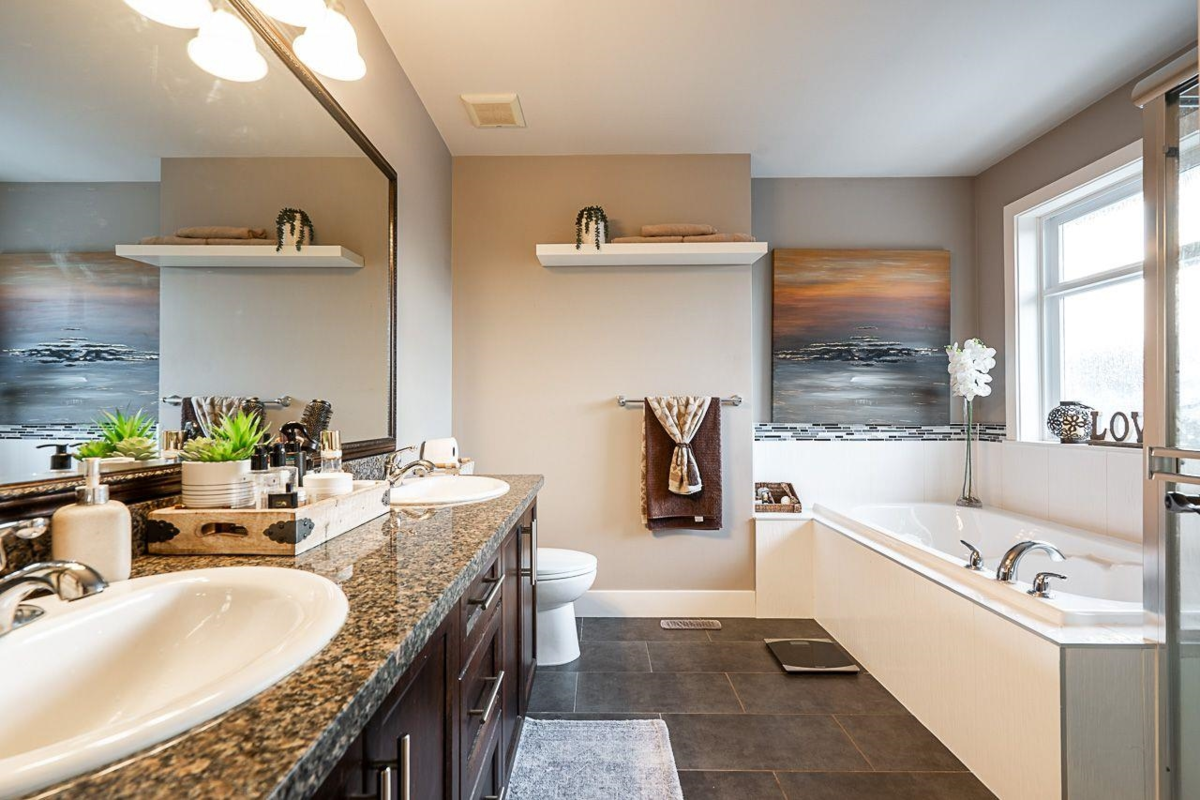 Entry Foyer Photo of 6085 146 Street, Surrey, BC