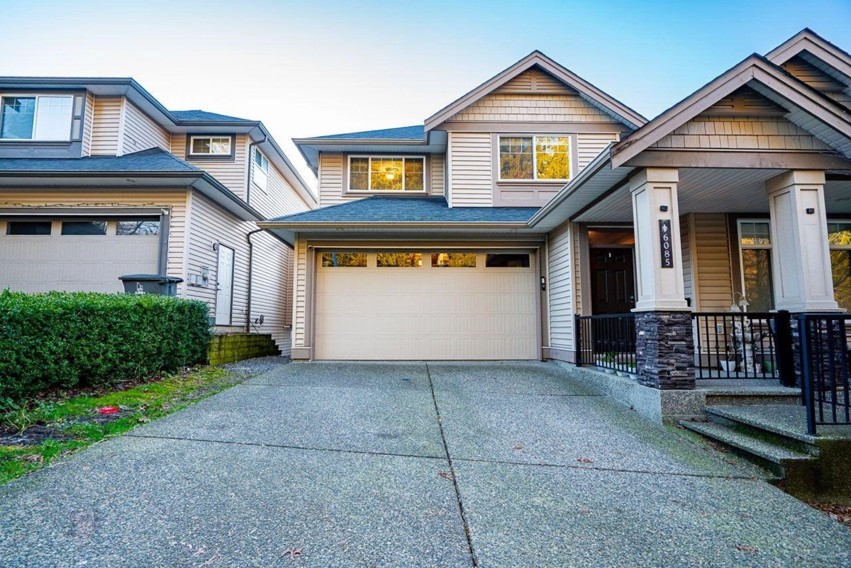 Family Room Photo of 6085 146 Street, Surrey, BC