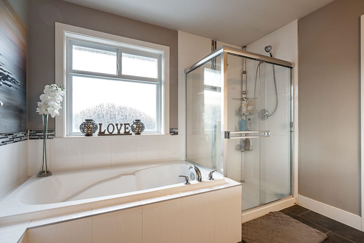 Hallway Photo of 6085 146 Street, Surrey, BC