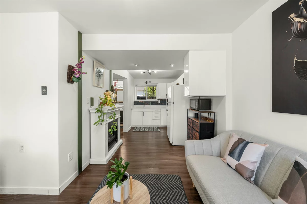 Entry Foyer Photo of 1121 Prairie Avenue, Port Coquitlam, BC