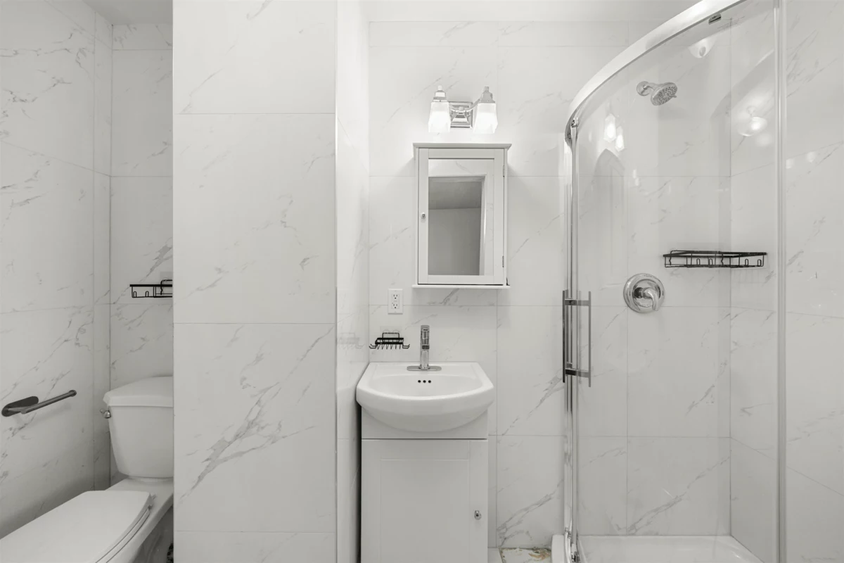 Powder Room Photo of 1121 Prairie Avenue, Port Coquitlam, BC