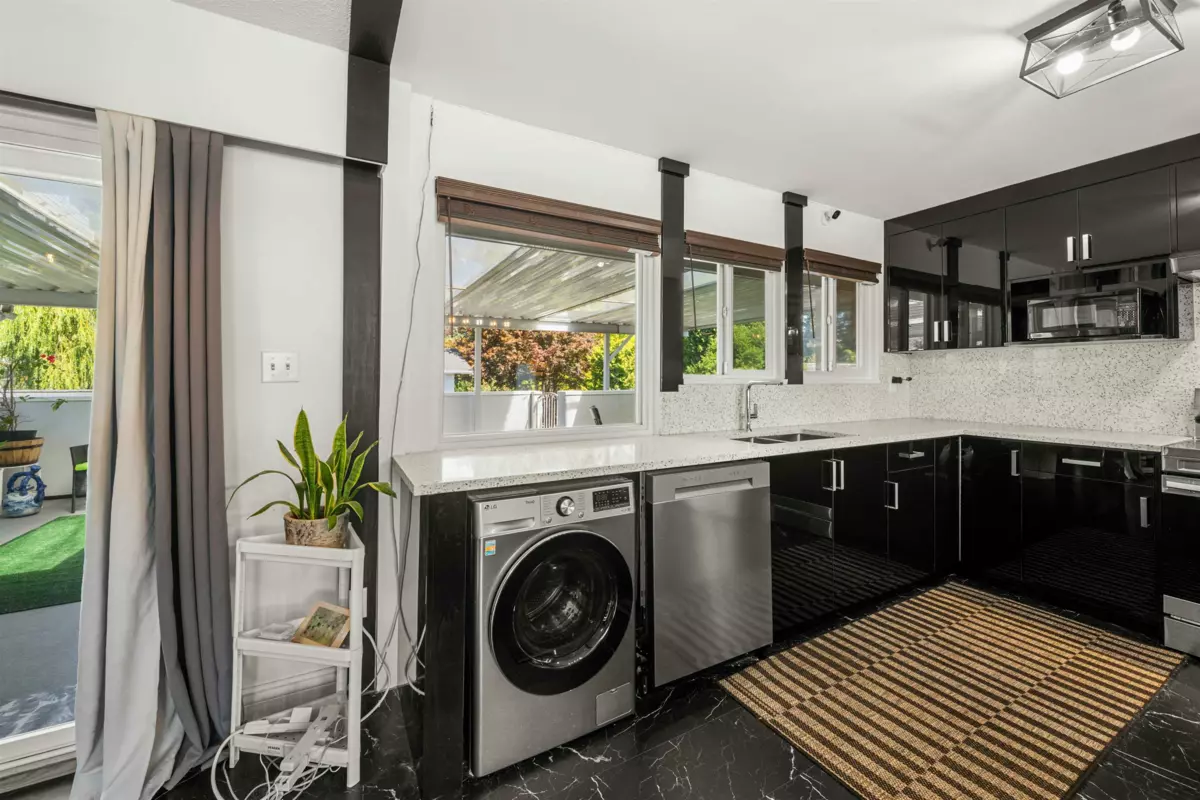 Primary Bathroom Photo of 1121 Prairie Avenue, Port Coquitlam, BC