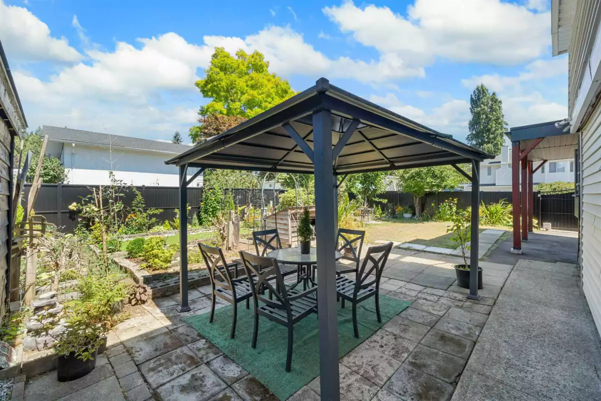 Swimming Pool Photo of 1121 Prairie Avenue, Port Coquitlam, BC