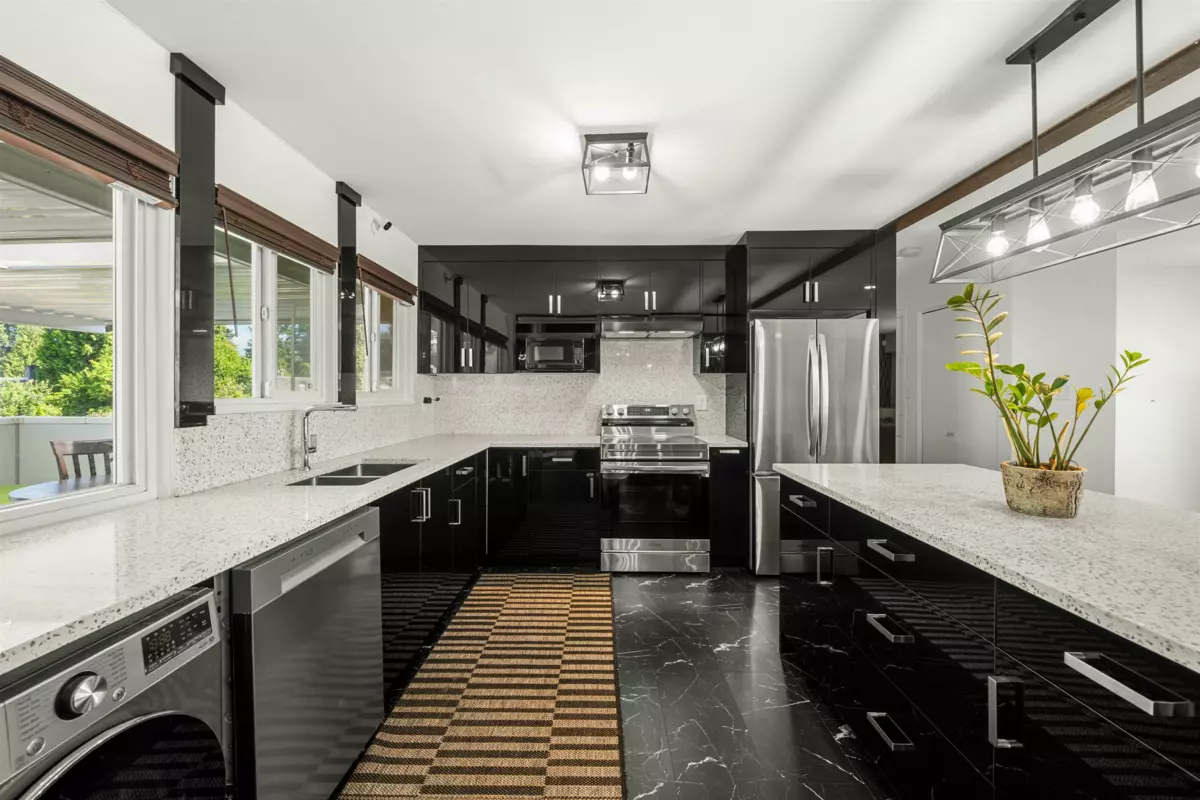 Walk-In Closet Photo of 1121 Prairie Avenue, Port Coquitlam, BC