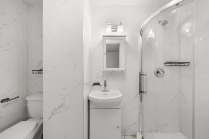 Powder Room Photo of 1121 Prairie Avenue, Port Coquitlam, BC