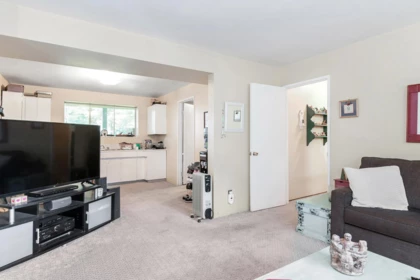 Basement Recreation Room Photo of 1941 127a Street, Surrey, BC